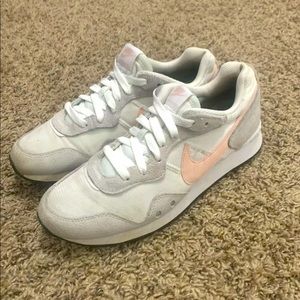 Womens Nike Venture Runner